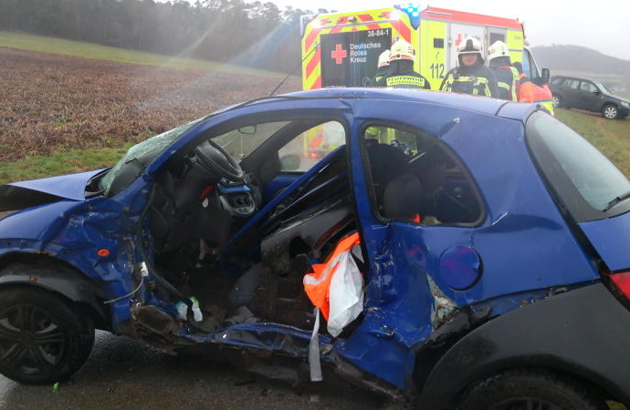 WOH: Ford-Fahrer nach Unfall lebensbedrohlich verletzt