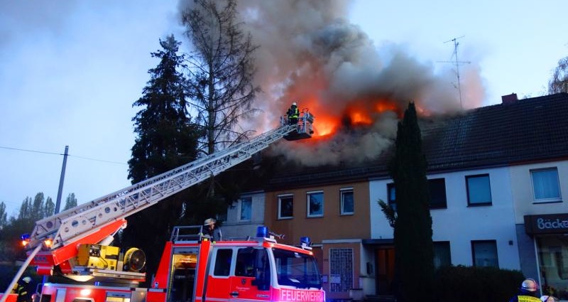 Wi: 150.000 Euro Sachschaden nach Dachstuhlbrand