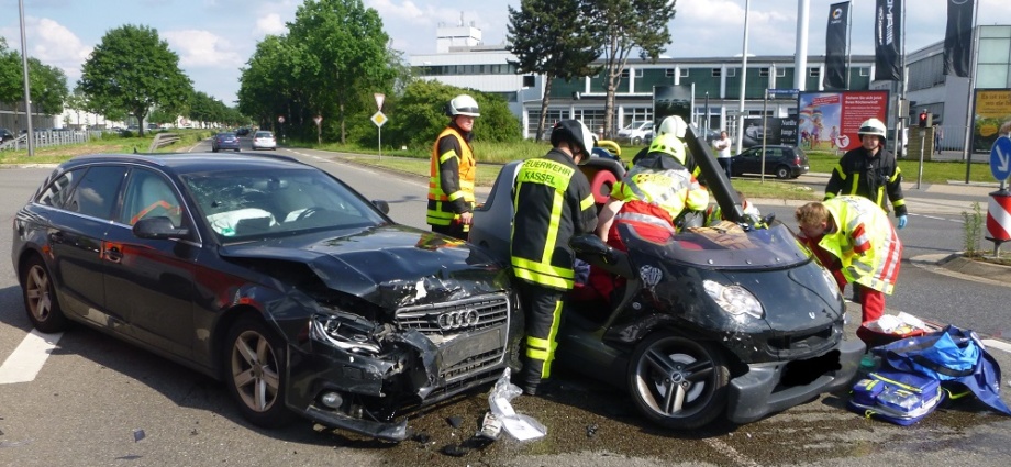 KS: Schwerer Verkehrsunfall auf Kreuzung