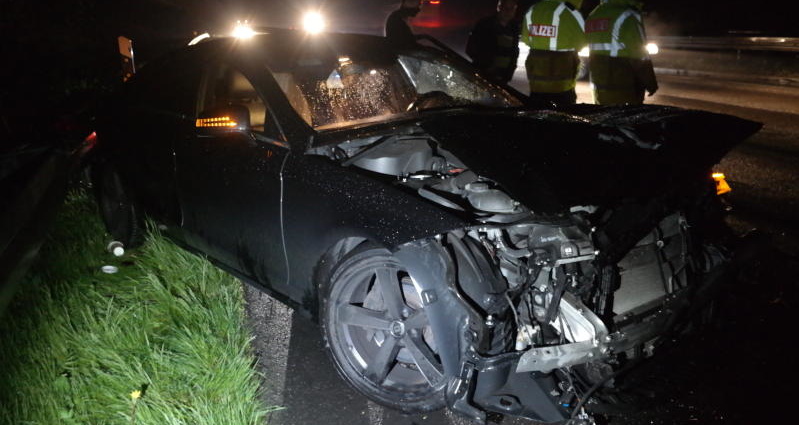 A44: Unfall bei Starkregen – CLS Totalschaden