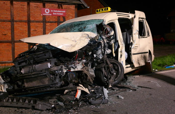 Wetterburg: Taxi-Fahrer kommt bei Unfall ums Leben – Acht weitere wurden verletzt
