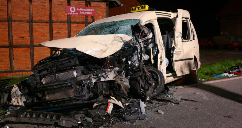 Wetterburg: Taxi-Fahrer kommt bei Unfall ums Leben – Acht weitere wurden verletzt