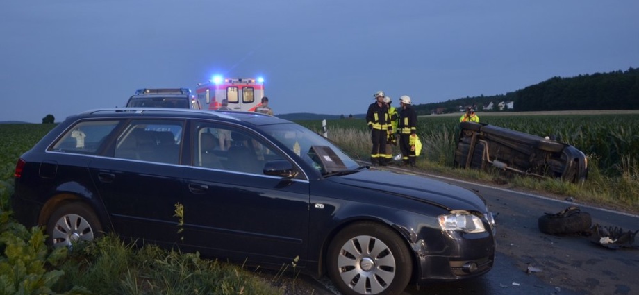 Frontal kollidiert – Junge Frau wird schwer verletzt