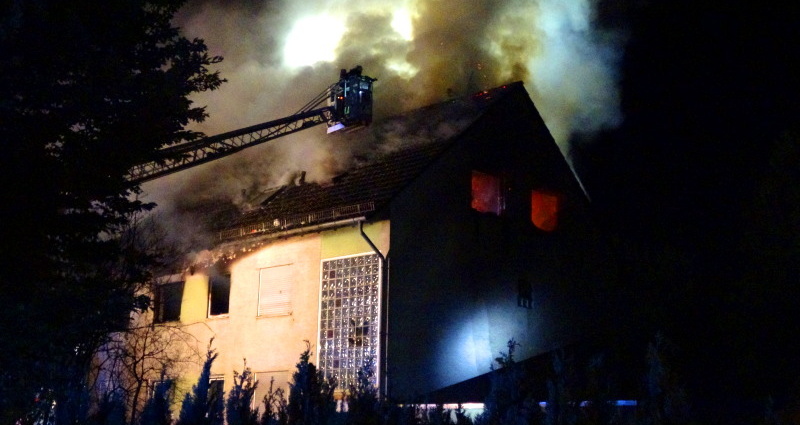 Wi: Feuer zerstört Wohnhaus in der Boelckestraße