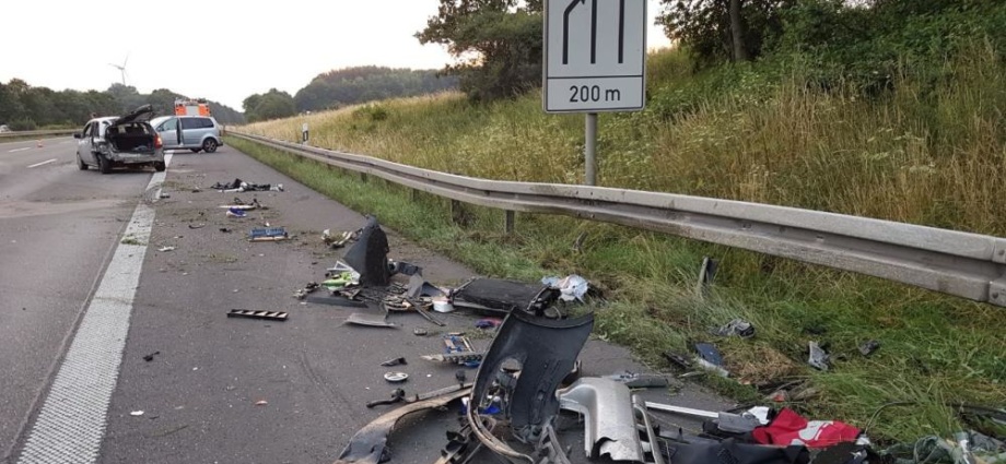 A44 – Schwerer Unfall mit vier Verletzten