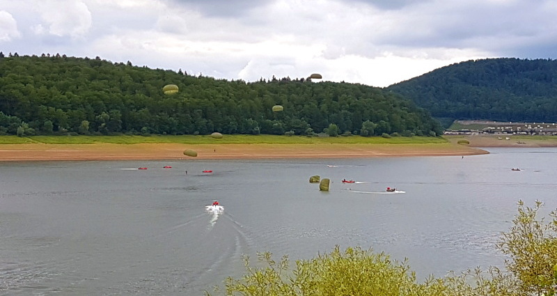 Fallschirmspringer über dem Edersee – Sicherheit ging vor