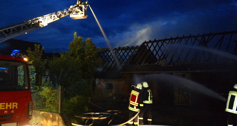 Unwetter: 200.000 Euro Sachschaden nach Scheunenbrand – Blitzeinschlag?