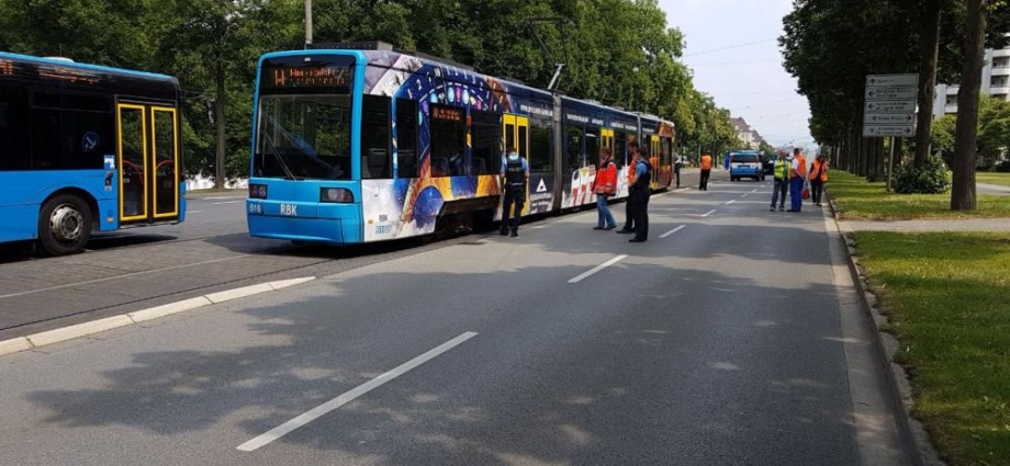 Unfall mit Straßenbahn – Frau schwer verletzt