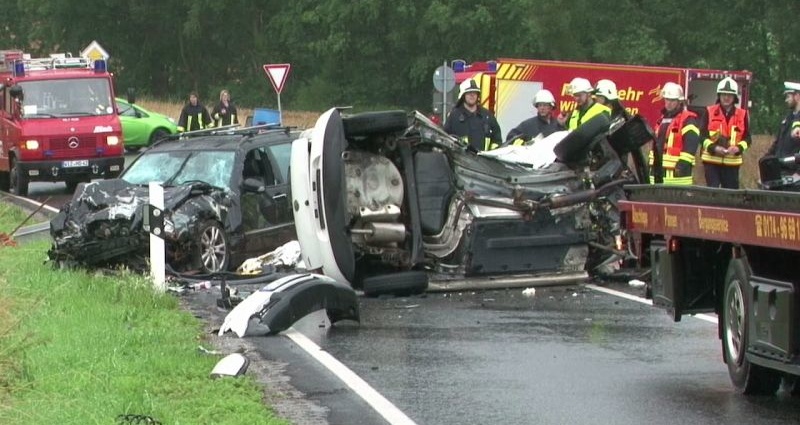 WIZ: Tödlicher Verkehrsunfall auf der B 451