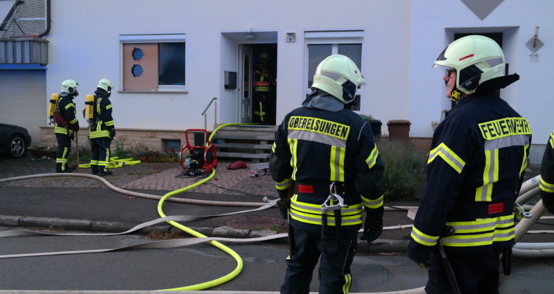 Küchenbrand in Oberelsungen – Eine Person verletzt