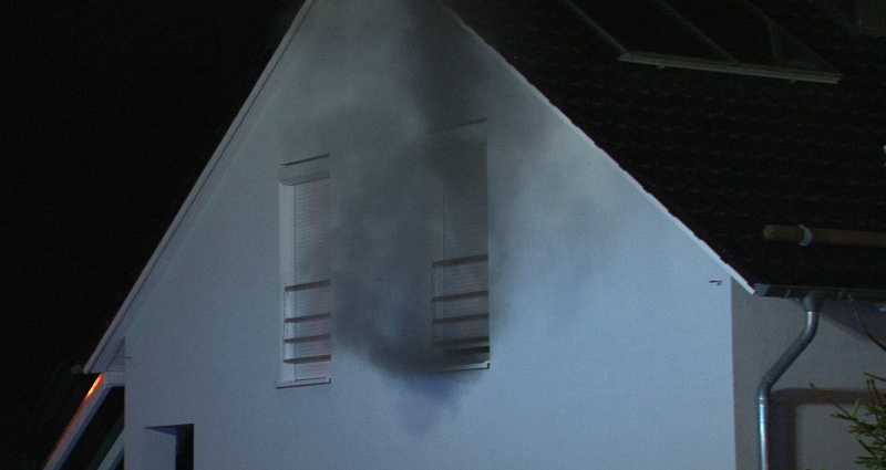 WOH: Küchenbrand macht Wohnhaus unbewohnbar – 100.000 Euro Sachschaden