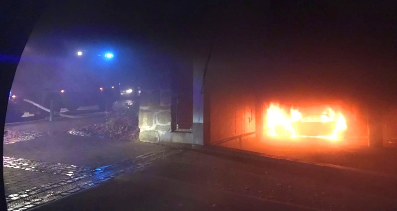 WOH: PKW brannte im Parkhaus – Brandursache unklar
