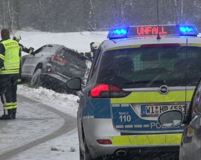 Glätteunfall bei Niestetal – Drei Verletzte