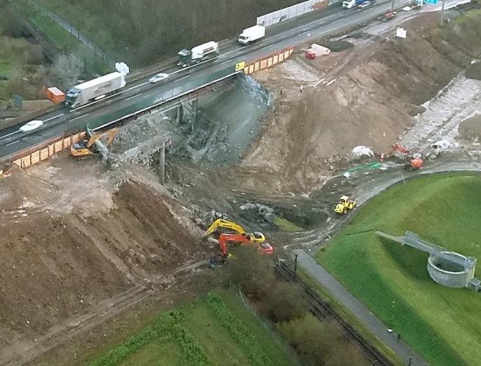 Baustellen-Unfall: A44 bleibt wohl bis Mittwoch gesperrt