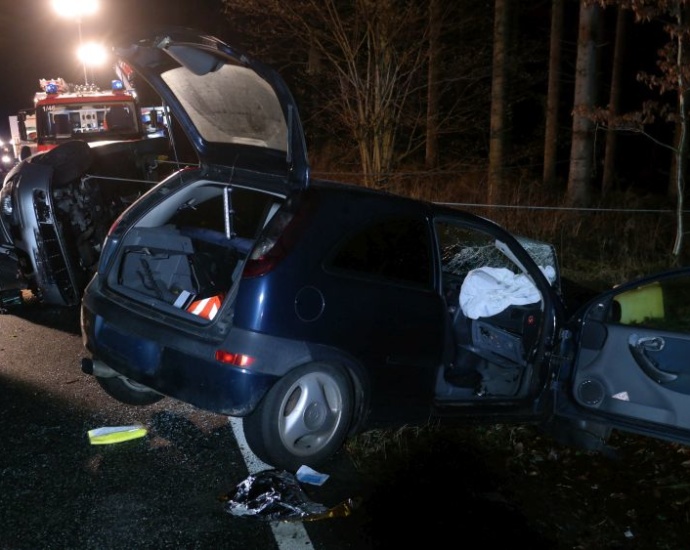 Schwerer Unfall bei Helsa – Vier Verletzte