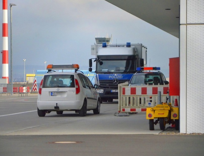 Kassel Airport: Rentnerpaar verpasst Flieger nach Sprengstoff-Fehlalarm
