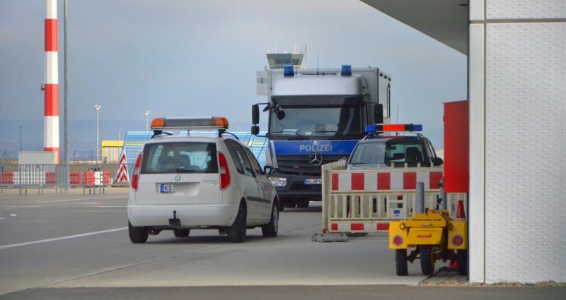 Kassel Airport: Rentnerpaar verpasst Flieger nach Sprengstoff-Fehlalarm