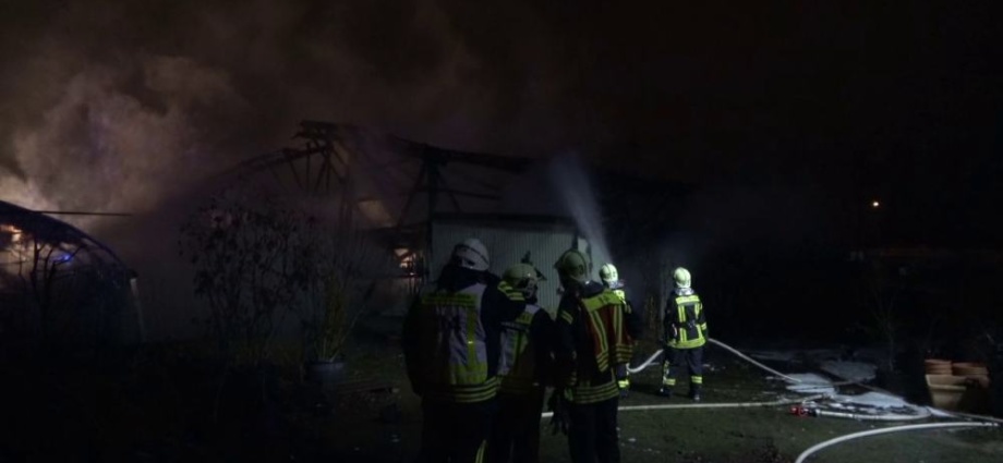 Eschborn: Gewächshaus stand in Flammen