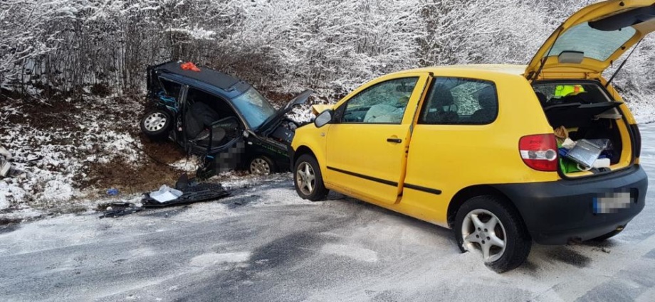 Schwerer Unfall bei Kaufungen – Drei schwer Verletzte