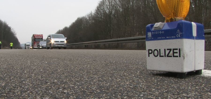 A44: LKW Auffahrunfall am Stauende – Vollsperrung