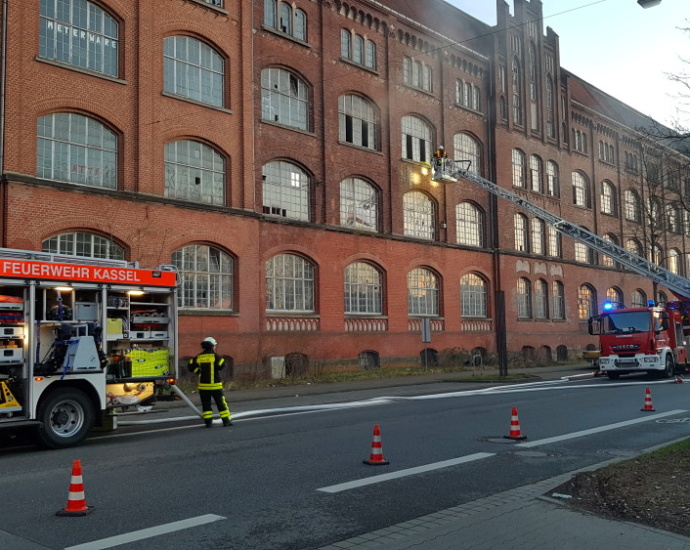 Nach Brand im Salzmann Gebäude – Polizei bittet um Hinweise auf drei Jugendliche