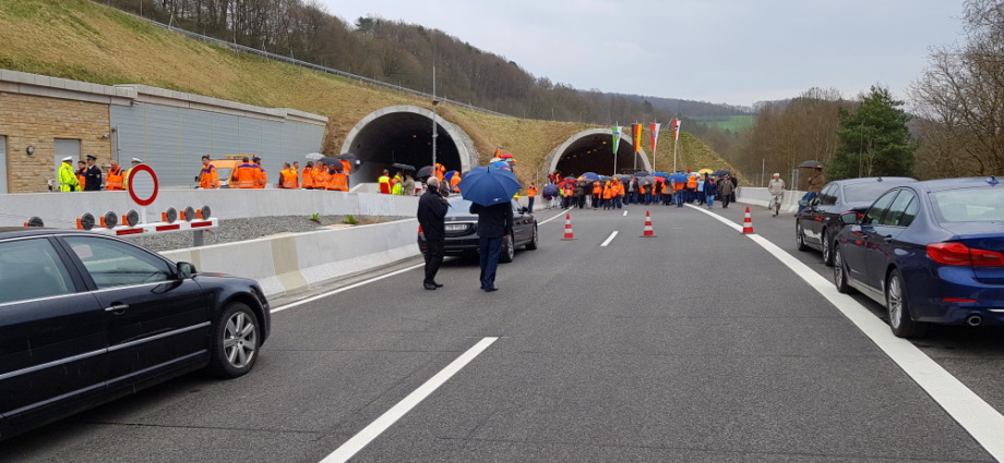 A44: Hunderte Zuschauer bei der Teilstück-Eröffnung dabei