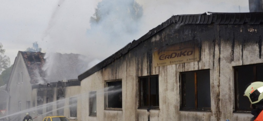 Mittelhessen: KFZ-Werkstatt bei Großbrand zerstört