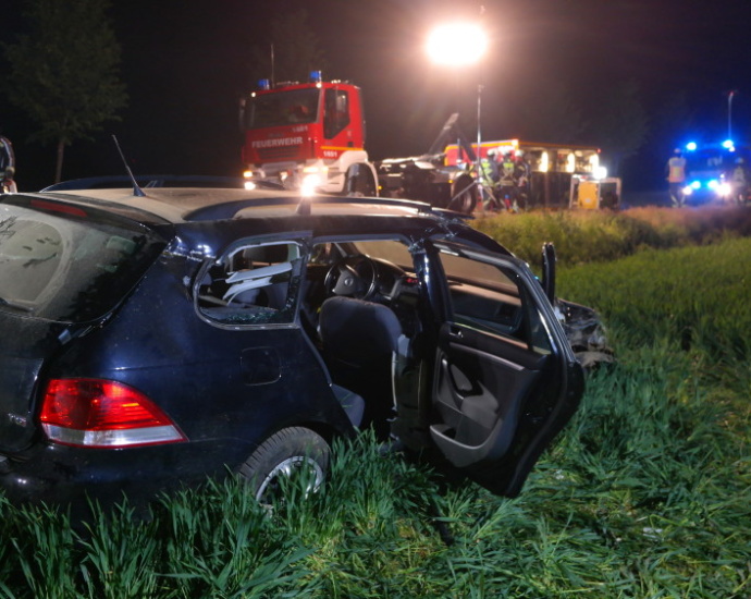 Schwerer Unfall bei Baunatal – Beifahrerin eingeklemmt