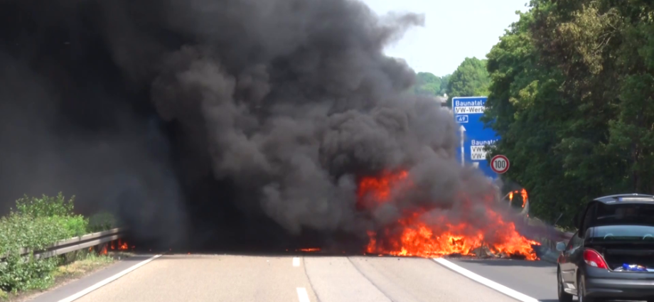 A49: Nur 25 Stunden alt – Nagelneues Wohnmobil abgebrannt