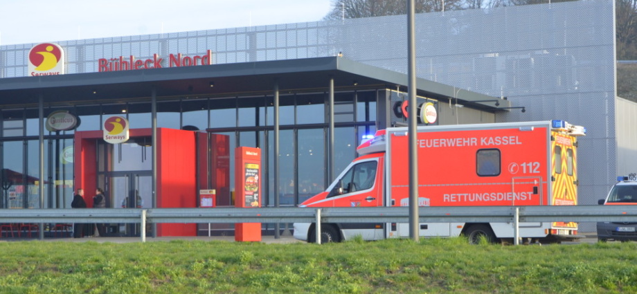 Spektakulär: Zwei LKW-Fahrer verhindern Flucht eines Tankbetrügers auf A44
