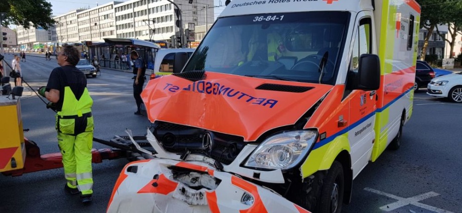 Unfall mit Rettungswagen in Kassel