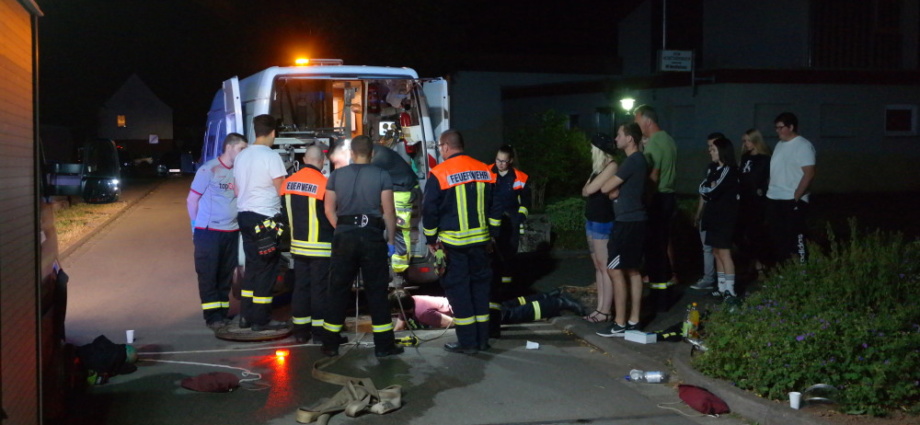 Katze im Kanal gefangen – Dreistündige Rettungsaktion mit Happy End