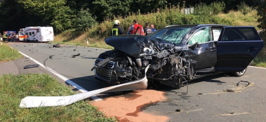 Hund nach schweren Unfall auf B80 vermisst