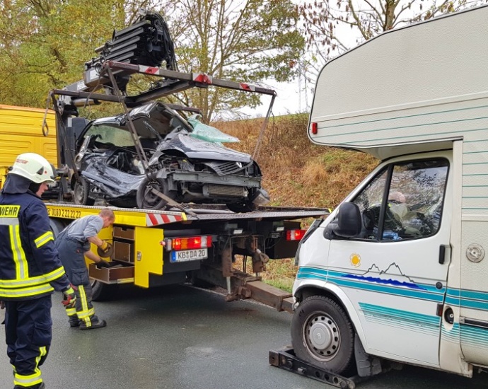 KB: Unfall zwischen PKW und Wohnmobil bei Höhringhausen