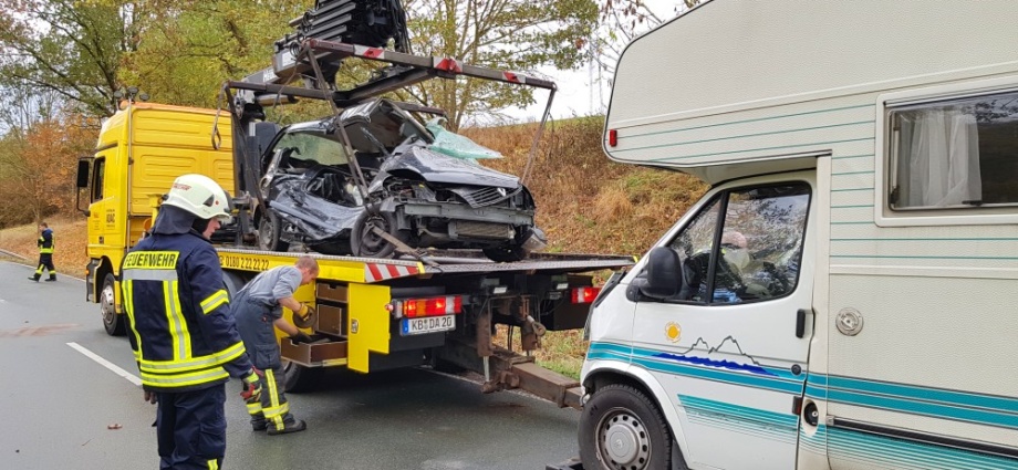 KB: Unfall zwischen PKW und Wohnmobil bei Höhringhausen