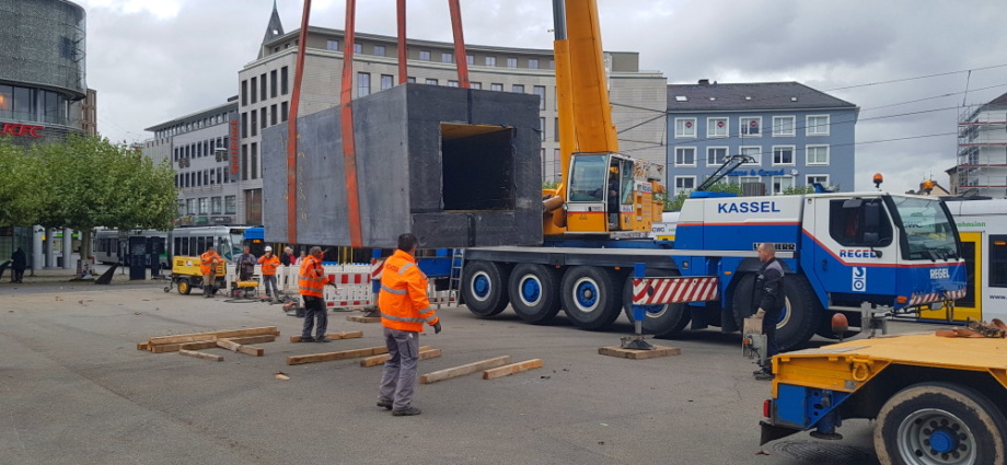 KS: Obelisk auf Königsplatz abgebaut