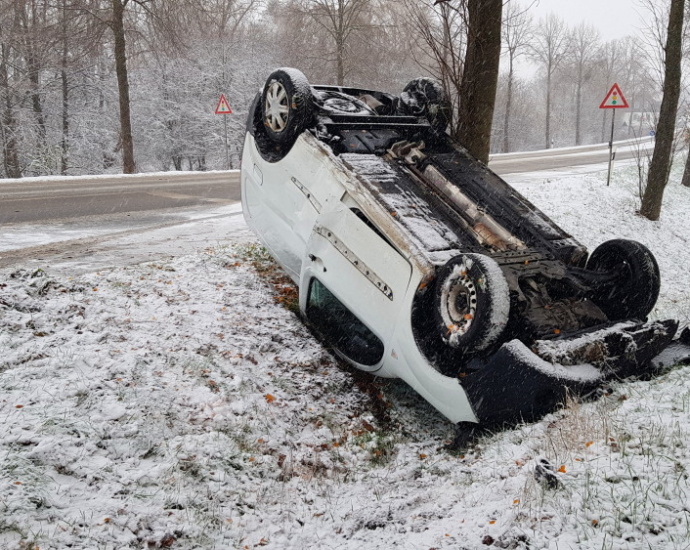 Über 40 Meldungen: Erster Schneefall sorgte für mehrere Unfälle in Nordhessen