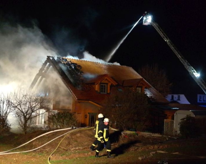 Lütersheim: Mann kommt bei Wohnhausbrand ums Leben (Video)