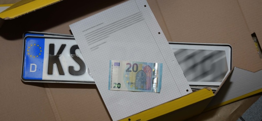20 Euro und eine Entschuldigung – Dieb zeigt Reue und schickt gestohlene Kennzeichen zur Polizei