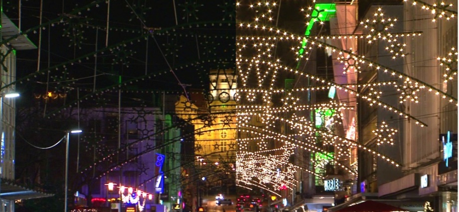 Protestaktion: Warum die Weihnachtsbeleuchtung aus war (Video)