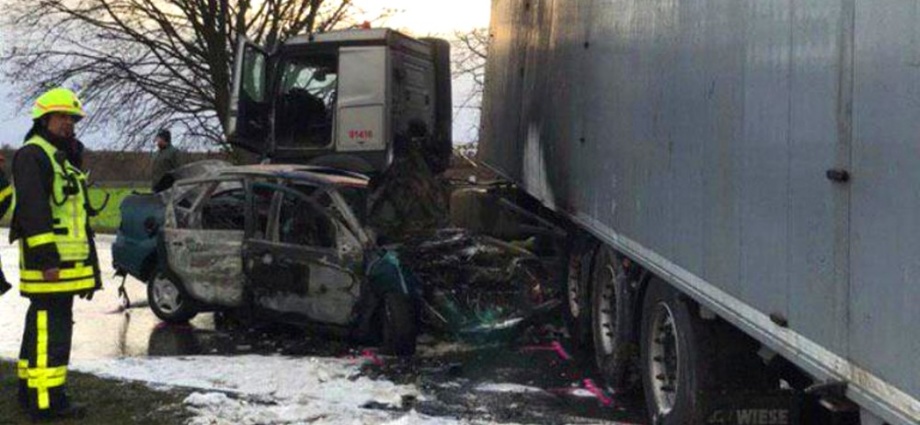 Südhessen: LKW-Fahrer rettet drei Menschen aus brennenden PKW