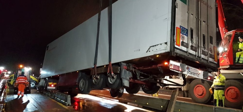 KS: Nach LKW-Unfall in Baustelle – A 44 wieder freigegeben