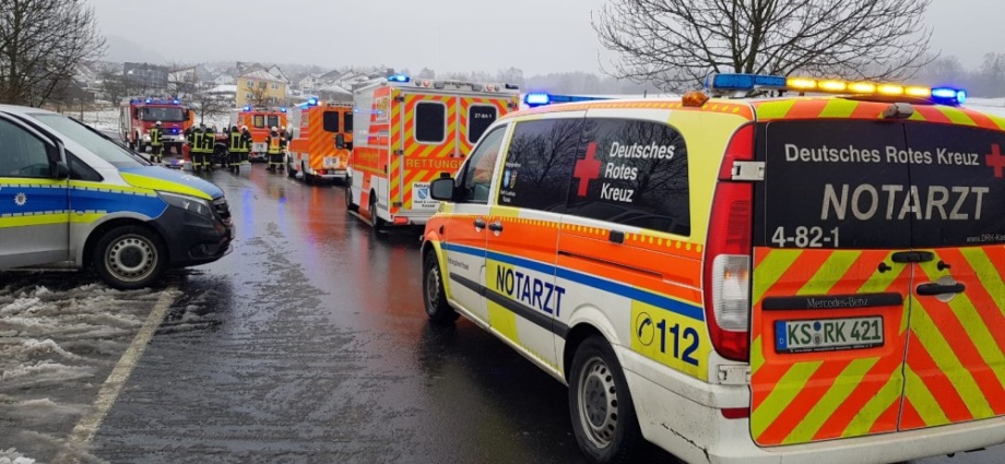 K6: Fünf Verletzte bei Unfall nahe Nieste