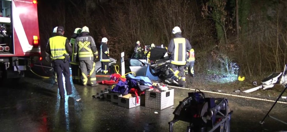 Ford Mustang rast in BMW X1 bei Rotenburg (Video)
