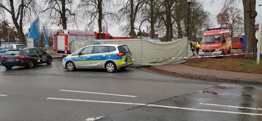Schülerin von Bus überrollt und tödlich verletzt