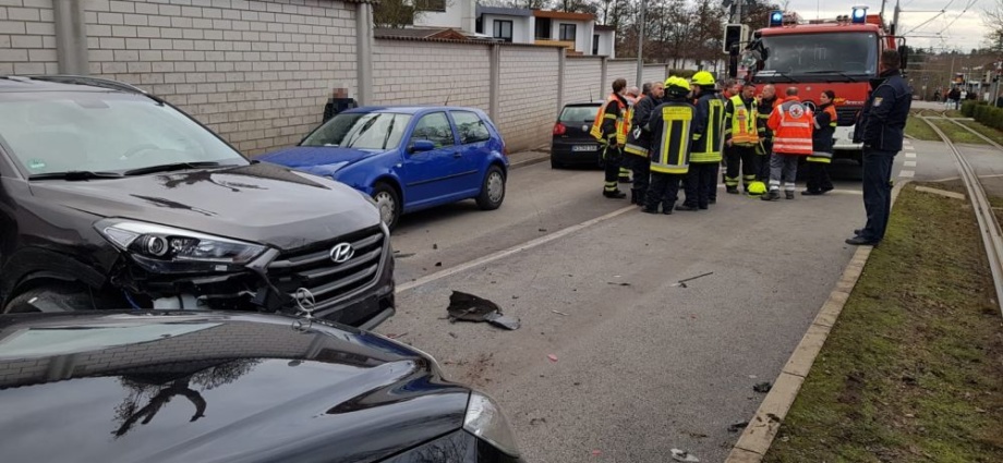 Vellmar: Unfall mit vier PKW – Drei Verletzte