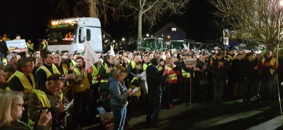 Südzucker AG will Werk in Warburg schließen – Bauern gehen auf die Straße (Video)