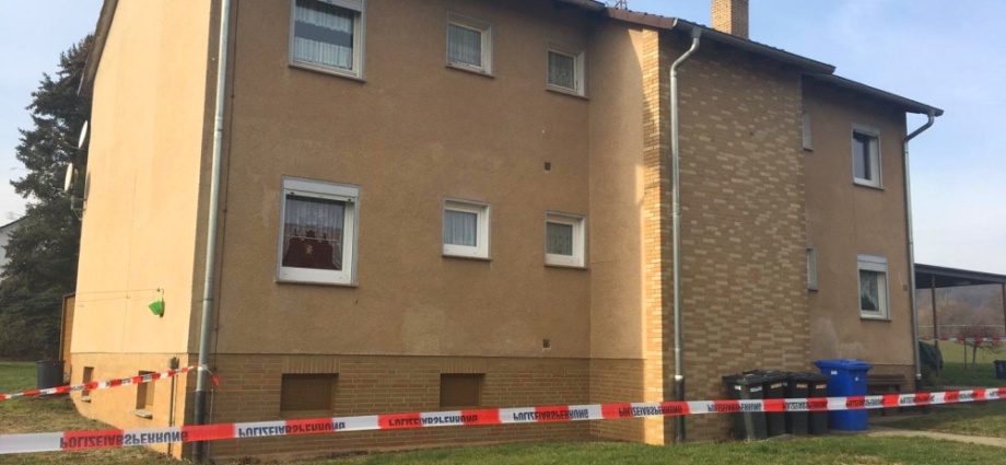 58-Jährige Frau tot in Mehrfamilienhaus aufgefunden – 55-Jähriger festgenommen