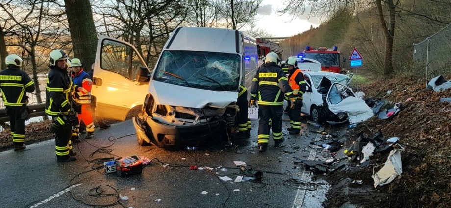 Schwerer Unfall bei Fuldabrück – Vier Verletzte (Video)
