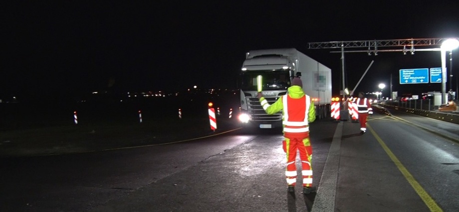 Vollsperrung der A44: Bergshäuser Brücke – LKW Waage muss ausgetauscht werden